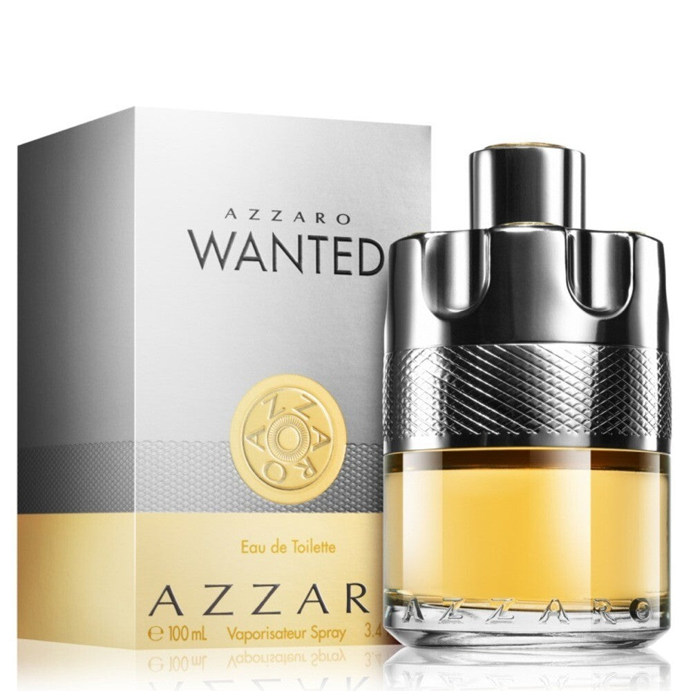 Un frasco de 100 ml de AZZARO WANTED EDT de DarlynS Perfumería y Accesorios se muestra junto a su caja de marca, con un tapón cilíndrico metálico y lleno de líquido amarillo dorado.